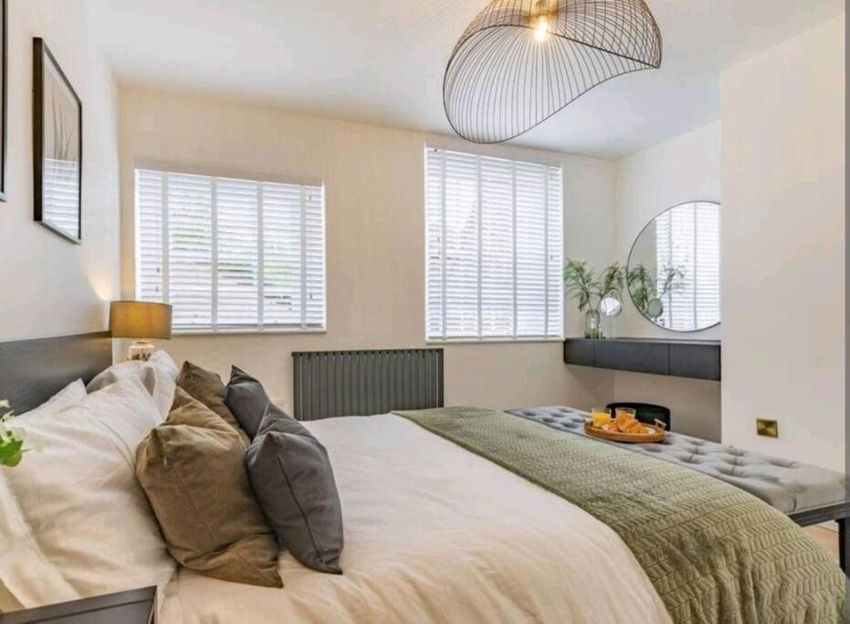 St Marg's Hideaway: Grade II Listed Luxury in Cheltenham's Heart Exterior photo