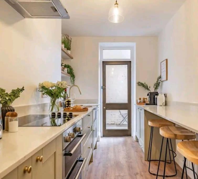 St Marg's Hideaway: Grade II Listed Luxury in Cheltenham's Heart Exterior photo